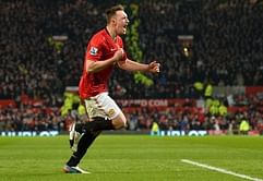 Jones backs Man Utd to finish Premier League race