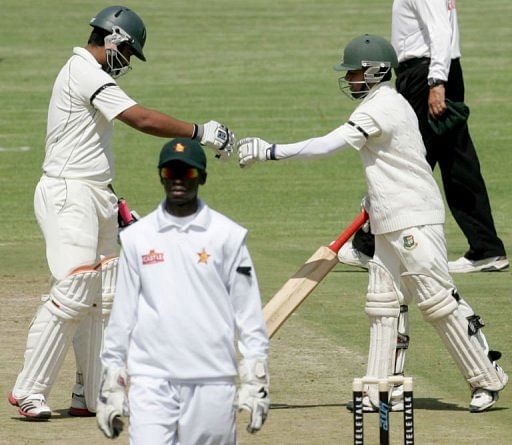 Bangladesh&#039;s Tamim Iqbal (L) and Mominul Haque congratulate one another as they play Zimbabwe in Harare, April 25, 2013
