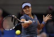 China's Li Na returns the ball to Croatia's Mirjana Lucic-Baroni in Stuttgart, April 25, 2013