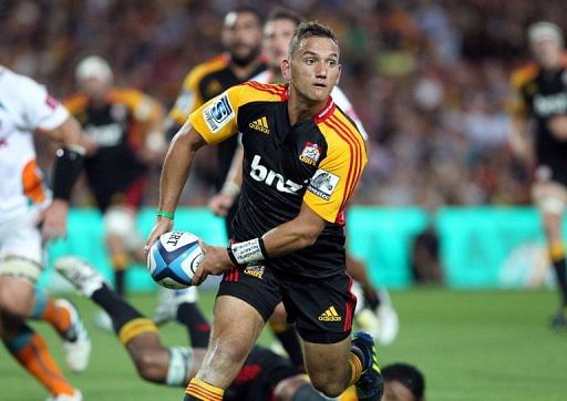 Chiefs&#039; Aaron Cruden looks to pass the ball during a Super Rugby match against the Cheetahs in Hamilton on March 2, 2013