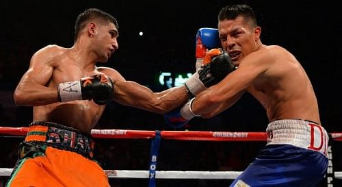 Amir Khan catches Julio Diaz with a left-hander on April 27, 2013