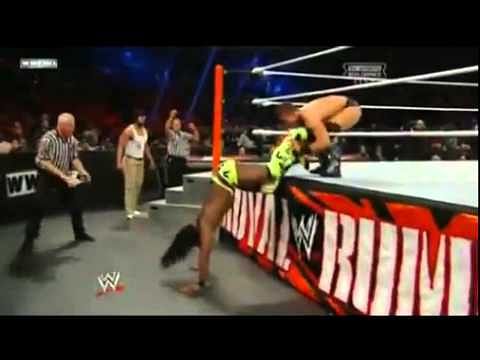 Video: Kofi Kingston's amazing handstand at Royal Rumble