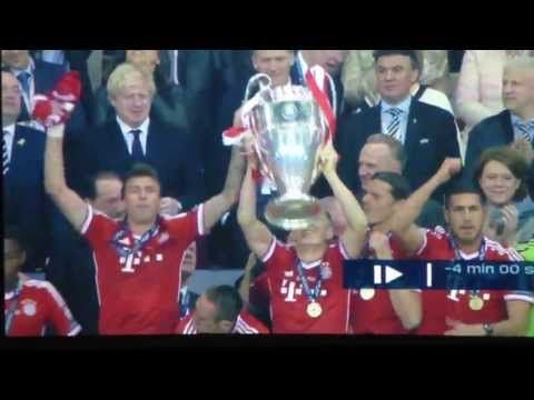Video: Mario Mandzukic loses his Champions League winners' medal