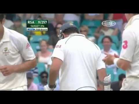 Video: Graeme Smith batting with broken hand