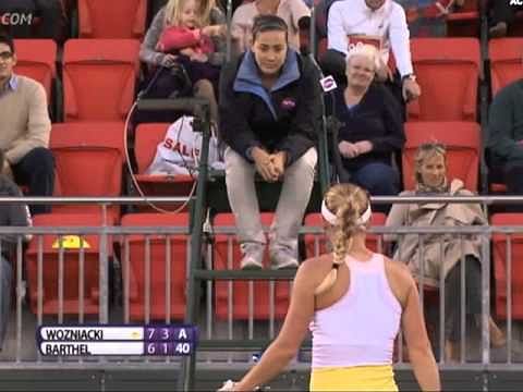 Video: Poitr Wozniacki argues with the chair umpire