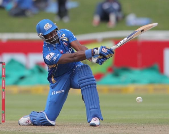 Sussex re-sign Dwayne Smith for T20
