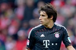 Bayern team bus drives off leaving Martinez stranded