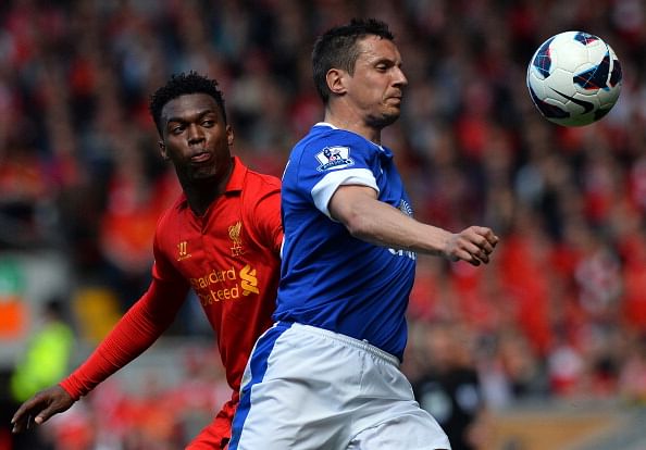 Phil Jagielka opts to stay on at Everton