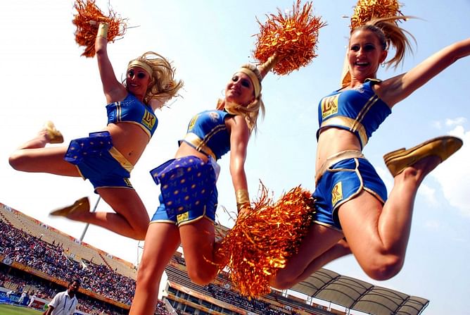 Braving scorching sun, fans cheer Sunrisers