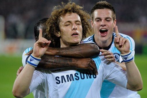 Chelsea&#039;s David Luiz (C) is congratulated by teammates after scoring during their match against Basel on April 25, 2013