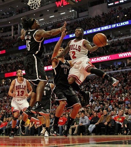 The Chicago Bulls' Nate Robinson (R) passes past Gerald Wallace (L) and Brook Lopez of the Brooklyn Nets on May 2, 2013