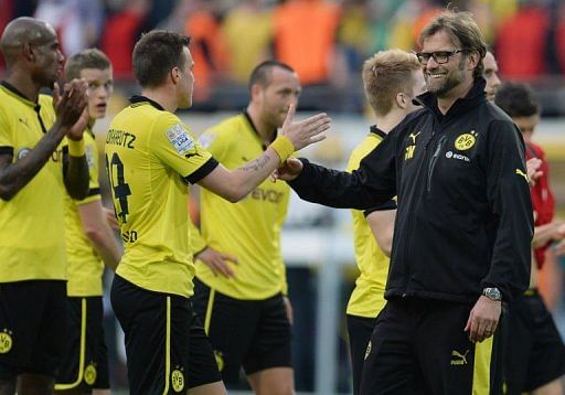 Dortmund&#039;s head coach Juergen Klopp (R) congratulates his players in Dortmund, Germany on May 4, 2013