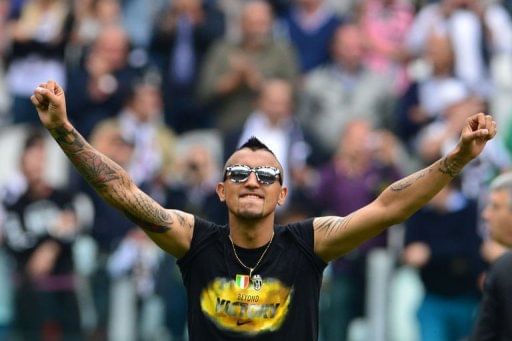 Juventus&#039; Arturo Vidal celebrates winning the Scudetto on May 5, 2013 at the Alps stadium in Turin