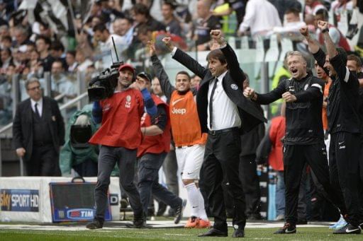 Juventus&#039; coach Antonio Conte celebrates on May 5, 2013 at the Alps stadium in Turin