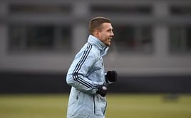 Arsenal's Podolski hopes to avoid ankle op