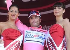Battaglin wins Giro thriller, Wiggins loses time