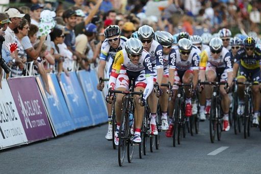 Adam Hansen (C) leads a group during theTour Down Under in Adelaide on January 20, 2013