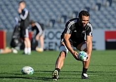 Hurricanes keep Super 15 play-offs hopes alive