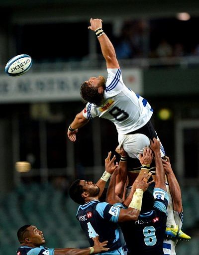 Daniel Vermeulen of South Africa&#039;s Western Stormers (C) misses the lineout ball in Sydney on May 11, 2013