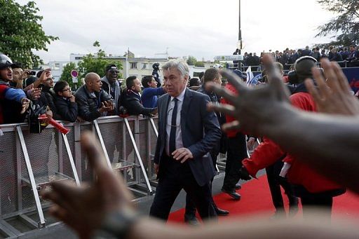 Carlo Ancelotti walks on the red carpet prior to the team&#039;s parade on May 13, 2013