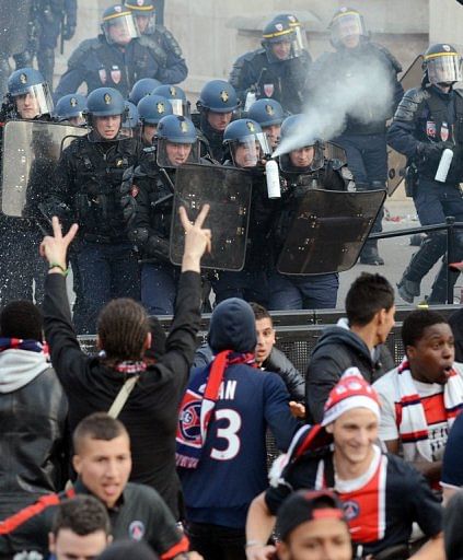 Paris Saint-Germain&#039;s supporters clash with riot police, on May 13, 2013 in Paris