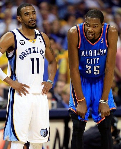 Oklahoma City Thunder's Kevin Durant (R) jokes with Memphis Grizzlies' Mike Conley during their game on May 13, 2013