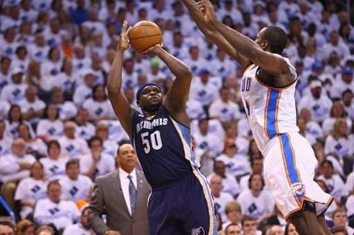 Zach Randolph of the Memphis Grizzlies takes a shot as Oklahoma City Thunder&#039;s Serge Ibaka defends on May 15, 2013