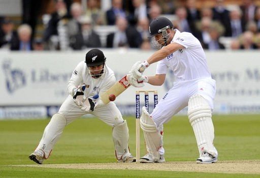 England&#039;s Jonathan Trott (R) plays a shot during the Test match against New Zealand at Lord&#039;s, on May 16, 2013