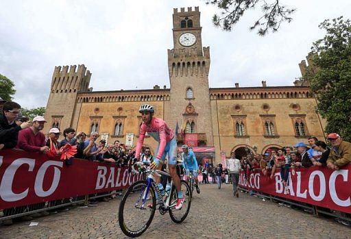 Snow forces Giro course to be trimmed