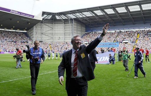 Man United look forward after Ferguson says goodbye