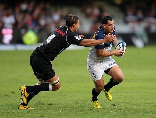 Veteran flanker George Smith (R) is pictured during a Super 15 rugby union match in Durban on March 16, 2013