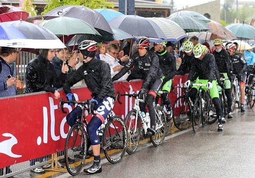 Wintry weather may force more Giro changes