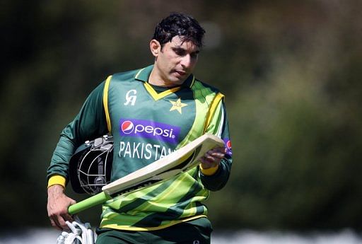 Pakistan&#039;s Misbah-ul-Haq inspects hi bat during the one-day match against Scotland in Edinburgh, on May 17, 2013