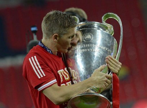 Bayern Munich&#039;s German midfielder Bastian Schweinsteiger kisses the trophy at Wembley Stadium in London on May 25, 2013