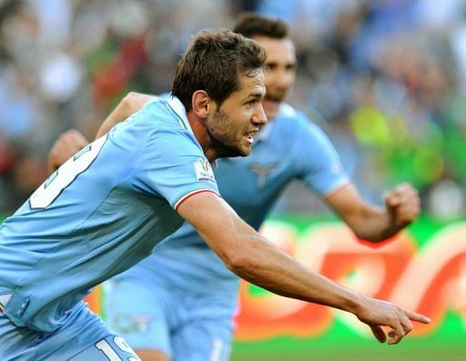Lazio oust Roma to lift Italian Cup