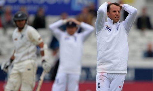 England&#039;s Graeme Swann (R) reacts at Headingly in Leeds on May 27, 2013