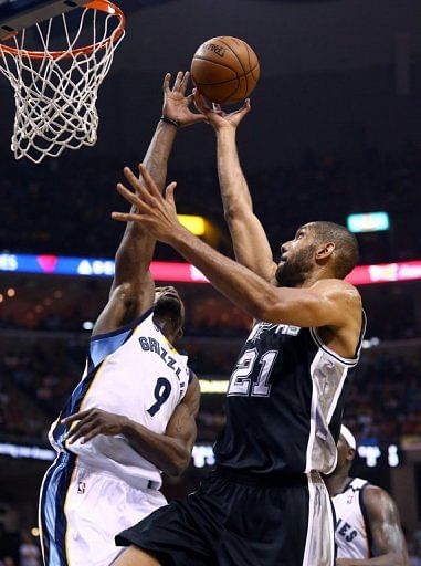 The San Antonio Spurs&#039; Tim Duncan shoots over the Memphis Grizzlies&#039; Tony Allen on May 27, 2013