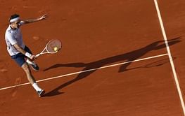 Federer races into French Open third round