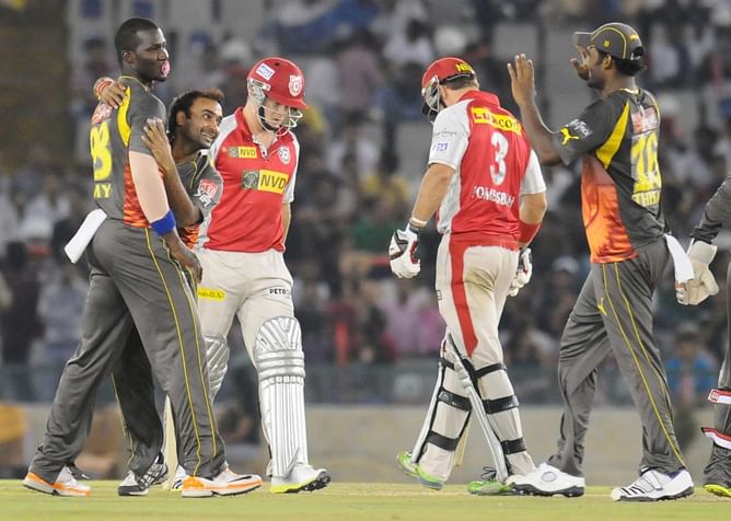 IPL 6: Bowling bails Hyderabad out again