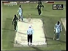 Video: Akram and Shoaib trying to knock out Dada !