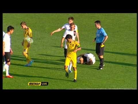 Video: Ukrainian player gets sent off for deflecting the ball in the opposition player's face