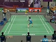 Video: Taufik Hidayat breaks a string but still forces a point