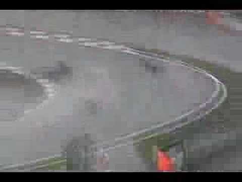 Video: Vettel and Webber crash at 2007 Japanese GP