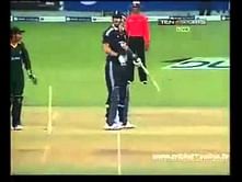 Video: Kevin Pietersen vs Shahid Afridi - Weird incident