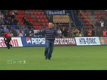 Video: Fan runs onto the pitch and scores a penalty