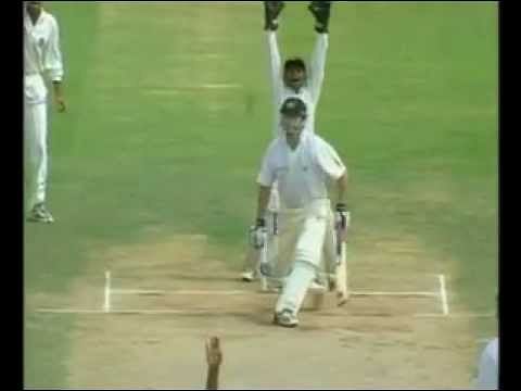 Video: Steve Waugh given out for handling the ball