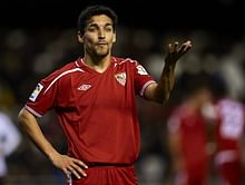 Jesus Navas set to undergo medical at Manchester City