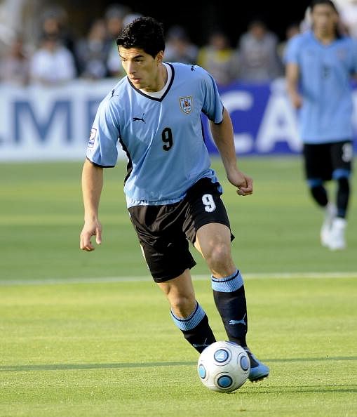 Football: Suarez strike sees Uruguay overcome France