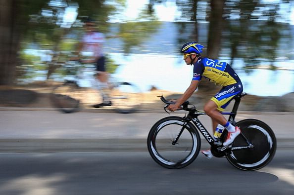 Contador hurts shoulder in Tour fall