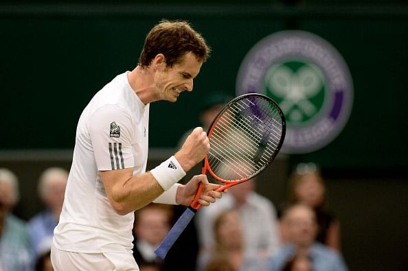 Ruthless Murray routs Robredo to reach last 16